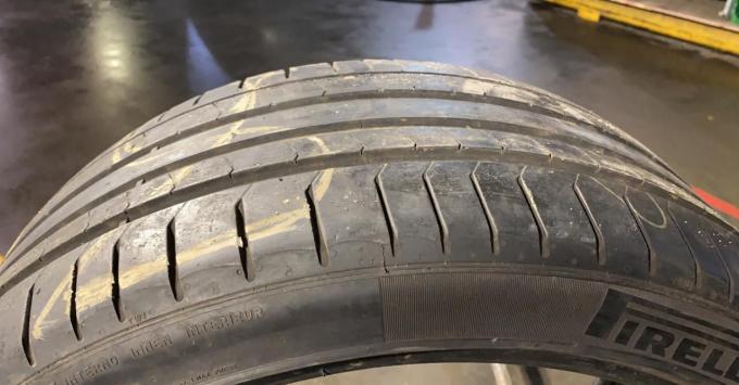 Pirelli P Zero PZ4 265/35 R20 99Y