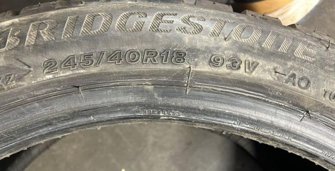 Bridgestone Blizzak LM-001 245/40 R18 93V