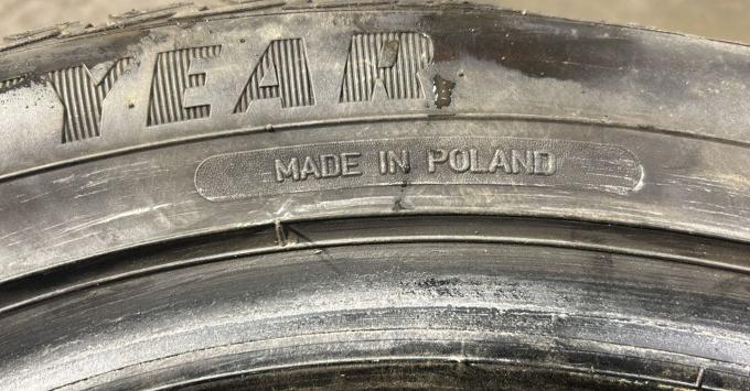 Goodyear Vector 4Seasons Gen-2 235/45 R18 98Y