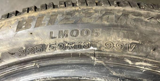 Bridgestone Blizzak LM-005 225/50 R18 99V