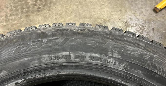 Pirelli Winter Ice Zero 235/55 R20 105T