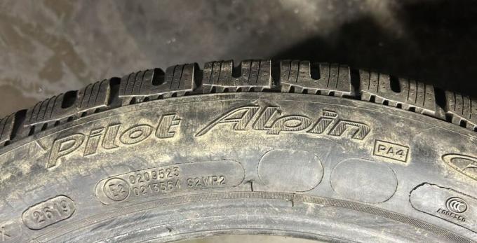 Michelin Pilot Alpin PA4 245/45 R18 100V