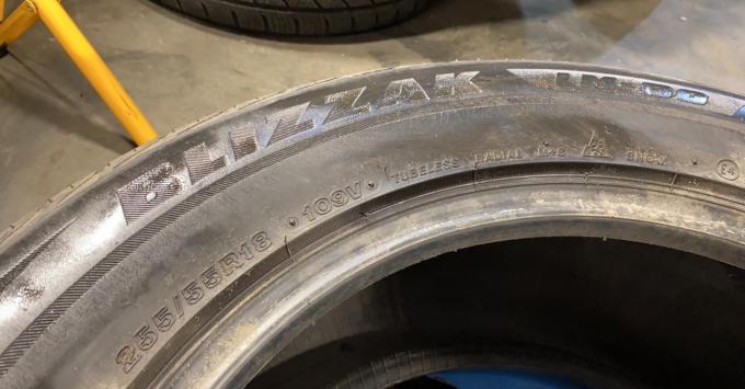 Bridgestone Blizzak LM-80 255/55 R18 109V