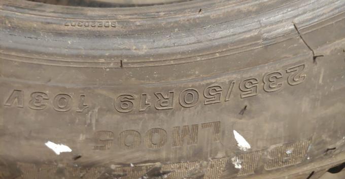 Bridgestone Blizzak LM-005 235/50 R19 103V