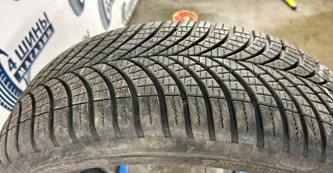 Goodyear Vector 4Seasons Gen-3 215/60 R17 100H