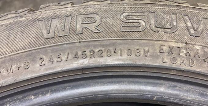 Nokian Tyres WR SUV 4 245/45 R20 103V