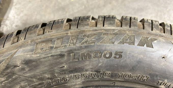 Bridgestone Blizzak LM-005 235/55 R18 104H