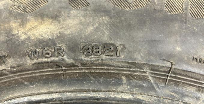 Firestone Winterhawk 4 215/60 R17 96H