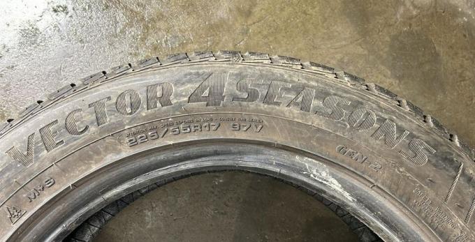 Goodyear Vector 4Seasons Gen-2 225/55 R17 97V