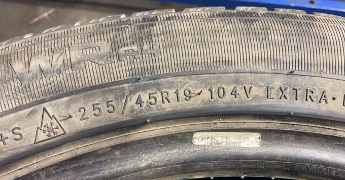 Nokian Tyres WR A4 255/45 R19 104V