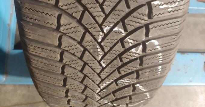 Bridgestone Blizzak LM-005 235/50 R18 101V