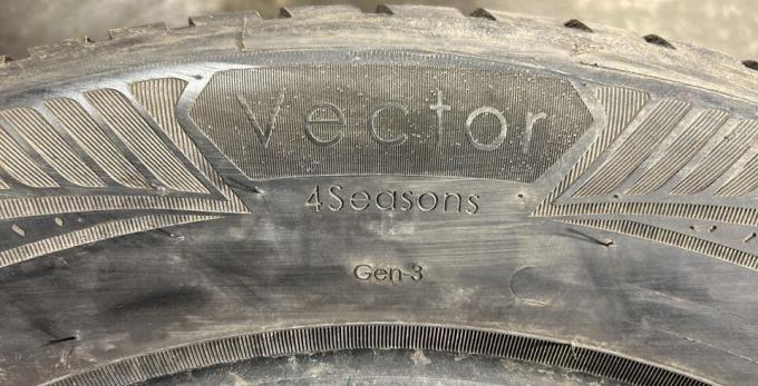 Goodyear Vector 4Seasons Gen-3 215/60 R17 100H