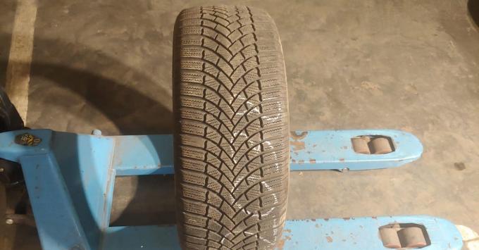 Bridgestone Blizzak LM-005 235/50 R18 101V