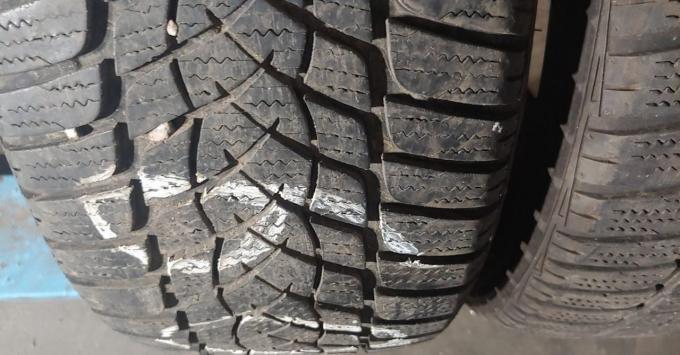 Goodyear UltraGrip Performance 2 225/40 R18 92V