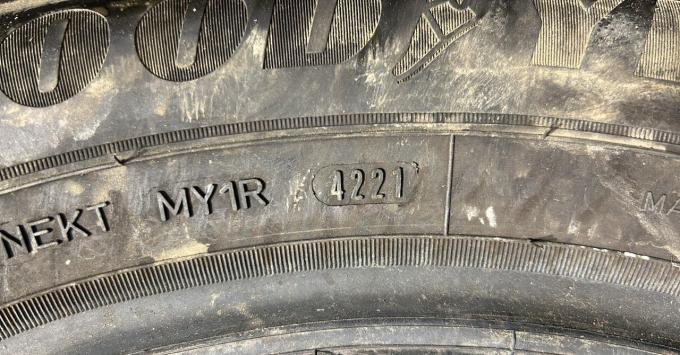 Goodyear UltraGrip Performance+ SUV 215/60 R17 96H