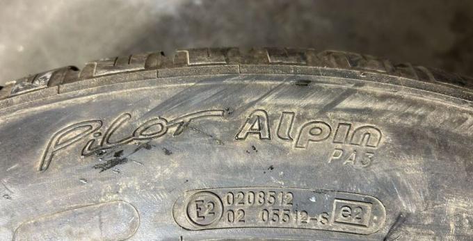 Michelin Pilot Alpin PA3 255/45 R18 99V