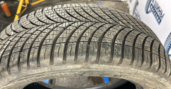 Goodyear Vector 4Seasons Gen-3 215/60 R17 100H