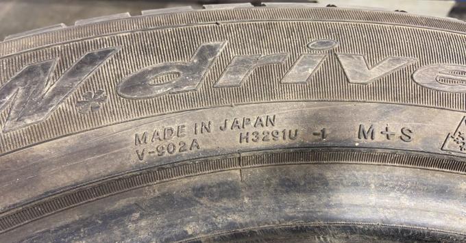 Yokohama W.Drive V902A 235/55 R20 102V