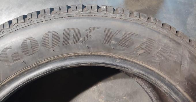 Goodyear UltraGrip 8 Performance 225/55 R17 97H