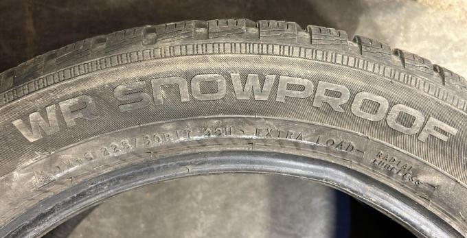 Nokian Tyres WR Snowproof 225/50 R17 98H