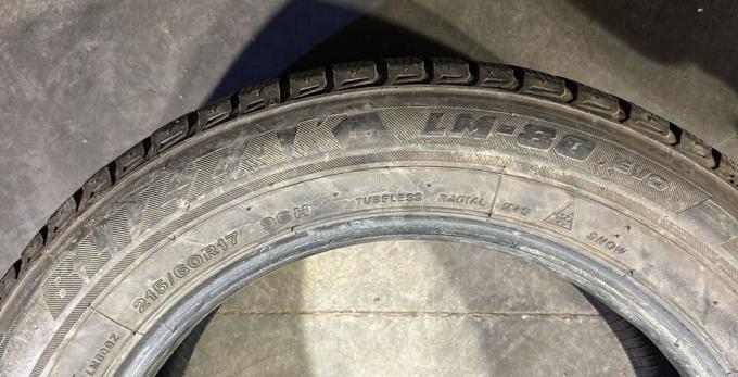 Bridgestone Blizzak LM-80 Evo 215/60 R17 96H