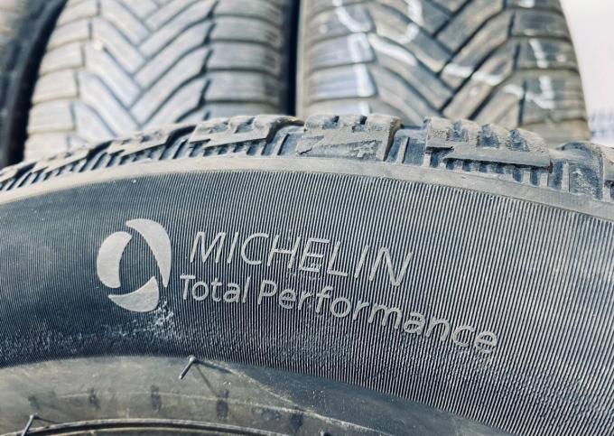 Michelin Alpin 6 215/55 R17 98V