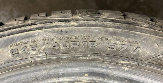 Goodyear UltraGrip Performance Gen-1 245/40 R18 97V