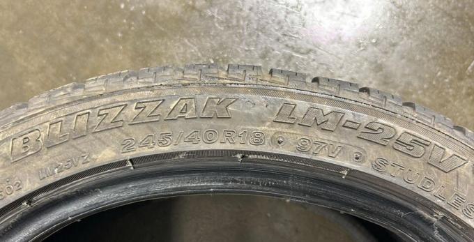 Bridgestone Blizzak LM-25 245/40 R18 97V