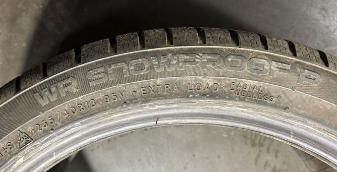 Nokian Tyres WR Snowproof P 235/40 R18 95V