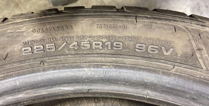 Goodyear UltraGrip Performance+ 225/45 R19 96W