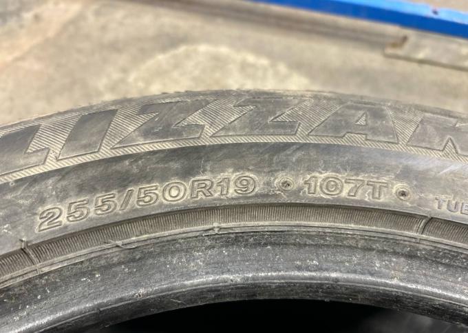 Bridgestone Blizzak Spike-01 255/50 R19 107T