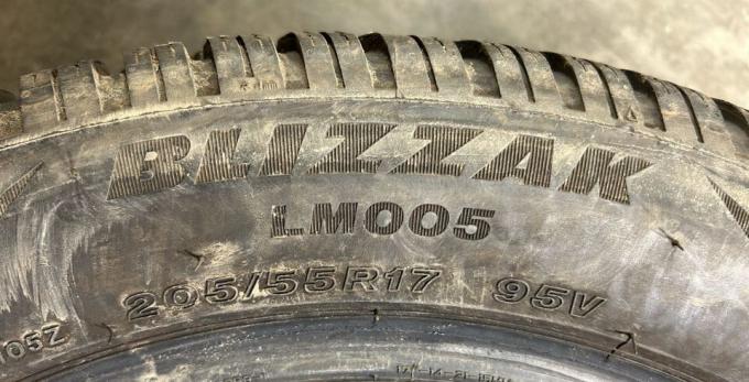 Bridgestone Blizzak LM-005 205/55 R17 V