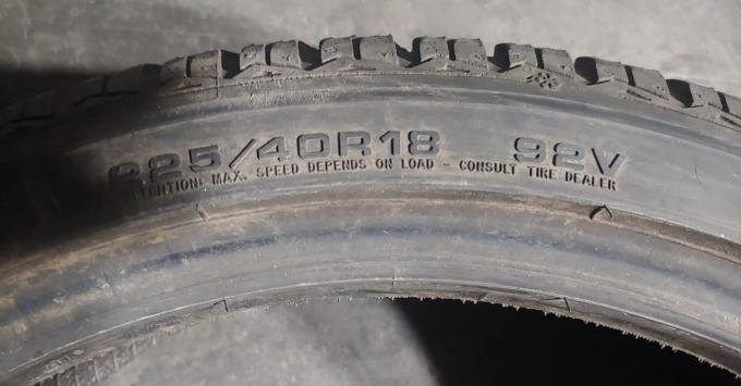 Goodyear UltraGrip 8 Performance 225/40 R18 92V