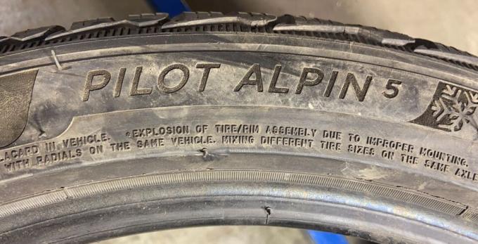 Michelin Pilot Alpin 5 235/40 R19 96W