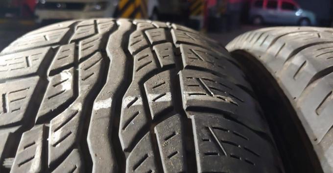 Bridgestone Dueler H/T D687 235/60 R16 100H