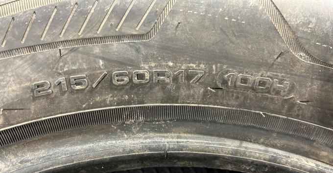 Goodyear Vector 4Seasons Gen-3 215/60 R17 100H