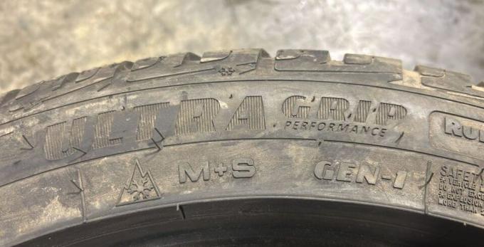 Goodyear UltraGrip Performance Gen-1 225/50 R18 99V