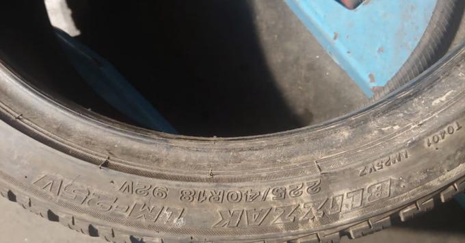 Bridgestone Blizzak LM-25 225/40 R18 92V