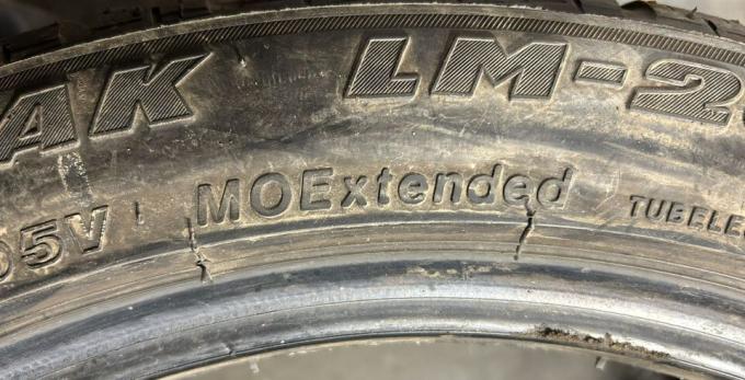 Bridgestone Blizzak LM-25 255/40 R18 95V