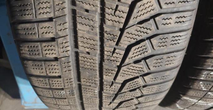 Hankook Winter I'Cept Evo2 W320A SUV 235/50 R19 103V