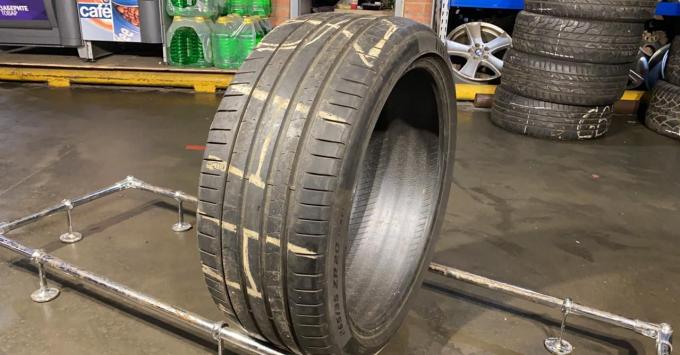 Pirelli P Zero PZ4 265/35 R20 99Y