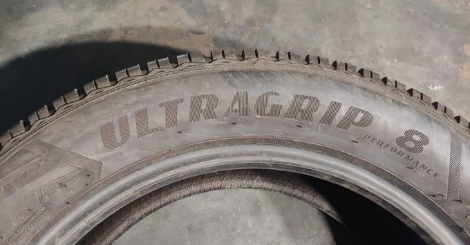 Goodyear UltraGrip 8 Performance 225/55 R17 97H