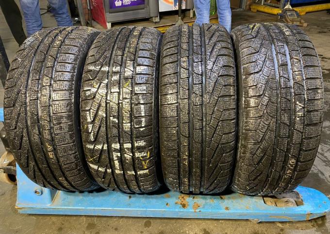 Pirelli Winter Sottozero 240 Serie II 235/45 R18 94V