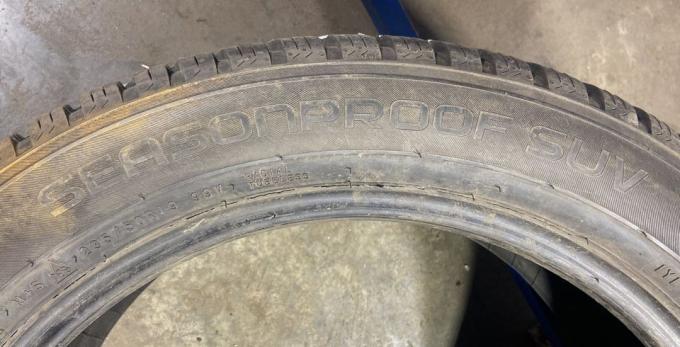 Nokian Tyres WR Snowproof 235/50 R19 99V