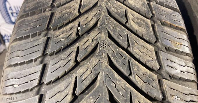 Nokian Tyres WR Snowproof 235/50 R19 99V