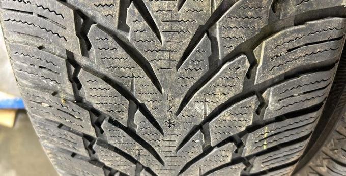 Nokian Tyres WR SUV 4 235/55 R18 104H