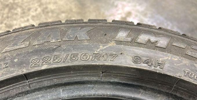 Bridgestone Blizzak LM-25 225/50 R17 94H