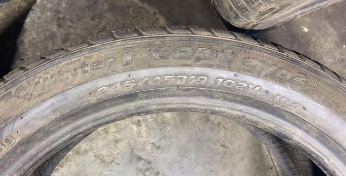 Hankook Winter I'Cept Evo2 W320 245/45 R19 102V