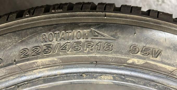 Bridgestone Blizzak LM005 DriveGuard 225/45 R18 95V