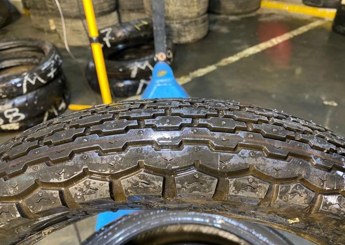 100/90V18 Dunlop Gold seal F11